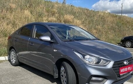 Hyundai Solaris II рестайлинг, 2018 год, 1 350 000 рублей, 1 фотография