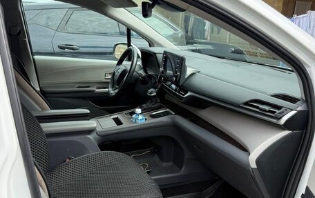 Toyota Sienna, 2021 год, 4 500 000 рублей, 3 фотография