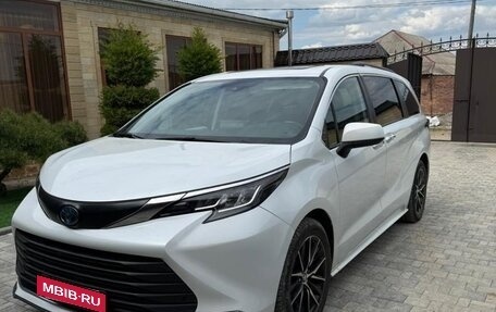 Toyota Sienna, 2021 год, 4 500 000 рублей, 2 фотография