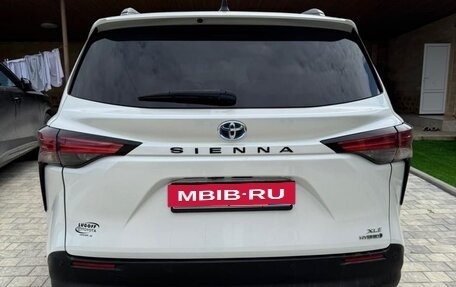 Toyota Sienna, 2021 год, 4 500 000 рублей, 8 фотография