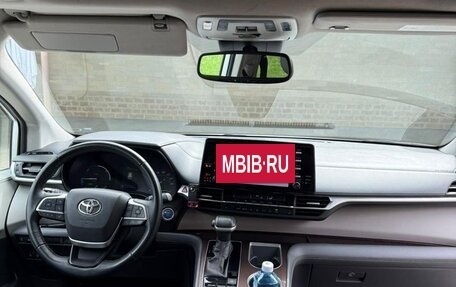 Toyota Sienna, 2021 год, 4 500 000 рублей, 6 фотография