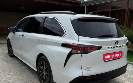 Toyota Sienna, 2021 год, 4 500 000 рублей, 7 фотография