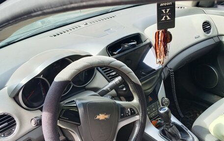 Chevrolet Cruze II, 2010 год, 555 000 рублей, 7 фотография