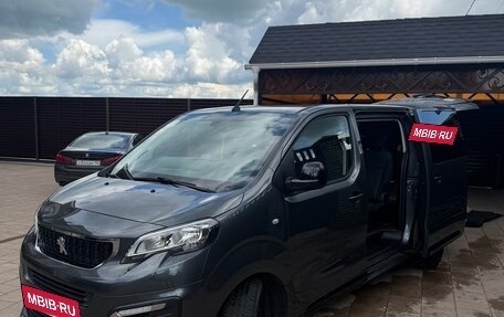 Peugeot Traveller I, 2018 год, 3 100 000 рублей, 4 фотография