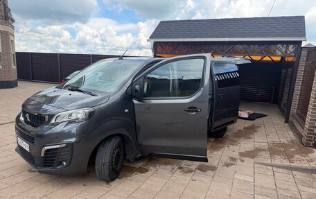 Peugeot Traveller I, 2018 год, 3 100 000 рублей, 6 фотография