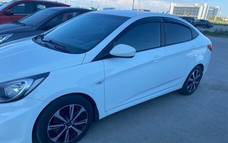 Hyundai Solaris II рестайлинг, 2013 год, 670 000 рублей, 2 фотография