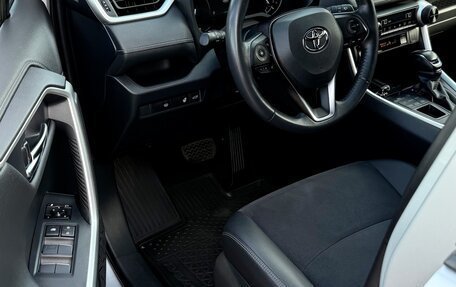 Toyota RAV4, 2021 год, 4 065 000 рублей, 17 фотография