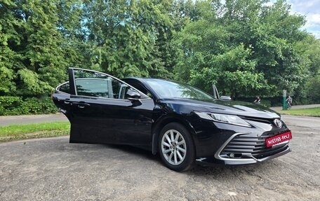 Toyota Camry, 2021 год, 3 000 000 рублей, 2 фотография