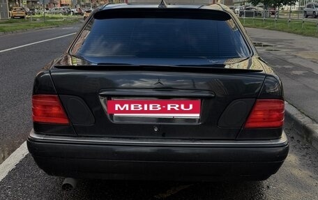 Mercedes-Benz E-Класс, 1998 год, 600 000 рублей, 2 фотография