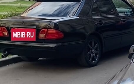 Mercedes-Benz E-Класс, 1998 год, 600 000 рублей, 9 фотография