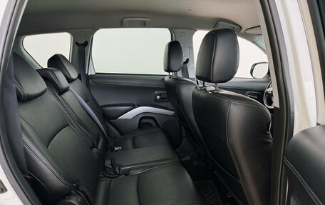 Mitsubishi Outlander III рестайлинг 3, 2012 год, 1 300 000 рублей, 15 фотография