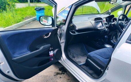 Honda Fit III, 2010 год, 645 000 рублей, 6 фотография