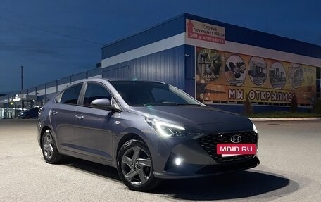 Hyundai Solaris II рестайлинг, 2021 год, 1 840 000 рублей, 4 фотография