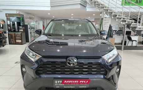 Toyota RAV4, 2019 год, 2 750 000 рублей, 2 фотография