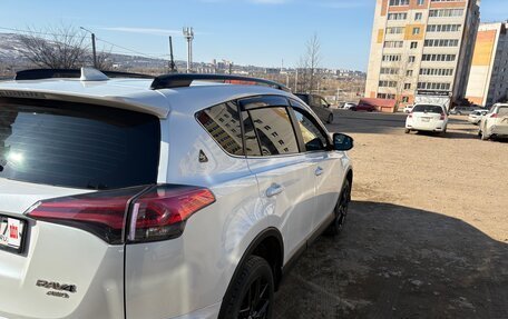 Toyota RAV4, 2018 год, 3 000 000 рублей, 3 фотография
