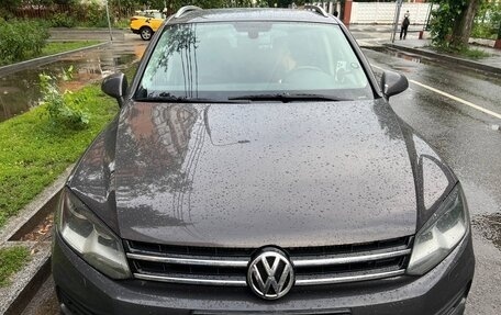 Volkswagen Touareg III, 2011 год, 2 100 000 рублей, 2 фотография
