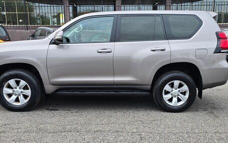 Toyota Land Cruiser Prado 150 рестайлинг 2, 2021 год, 5 500 000 рублей, 4 фотография