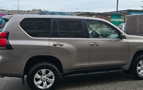 Toyota Land Cruiser Prado 150 рестайлинг 2, 2021 год, 5 500 000 рублей, 9 фотография