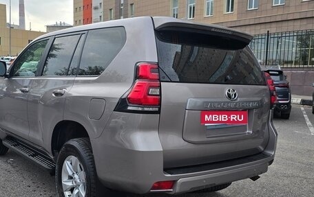 Toyota Land Cruiser Prado 150 рестайлинг 2, 2021 год, 5 500 000 рублей, 6 фотография