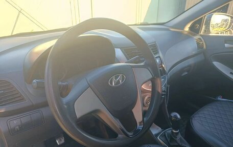 Hyundai Solaris II рестайлинг, 2016 год, 450 000 рублей, 2 фотография