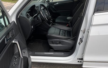 Volkswagen Tiguan II, 2017 год, 2 500 000 рублей, 24 фотография