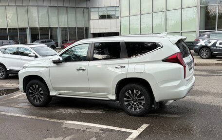 Mitsubishi Montero Sport, 2022 год, 3 800 000 рублей, 2 фотография