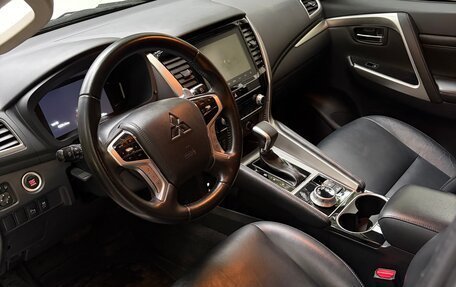 Mitsubishi Montero Sport, 2022 год, 3 800 000 рублей, 7 фотография