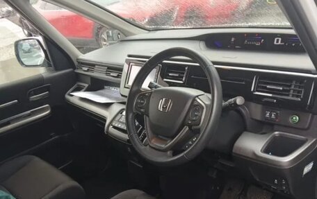 Honda Stepwgn IV, 2021 год, 2 600 000 рублей, 4 фотография