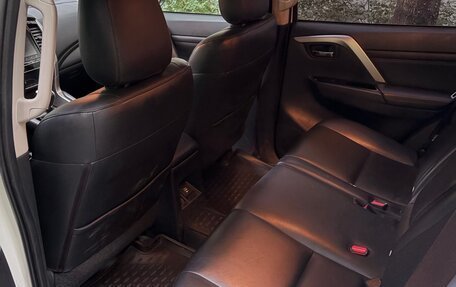 Mitsubishi Montero Sport, 2022 год, 3 800 000 рублей, 10 фотография