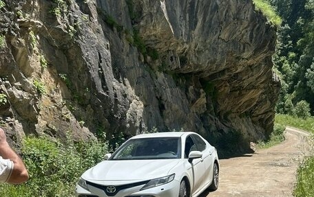Toyota Camry, 2019 год, 1 850 000 рублей, 1 фотография