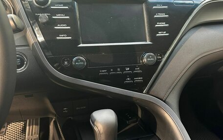 Toyota Camry, 2019 год, 1 850 000 рублей, 6 фотография