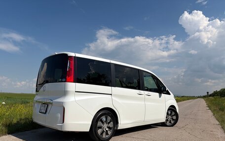 Honda Stepwgn IV, 2016 год, 1 750 000 рублей, 3 фотография