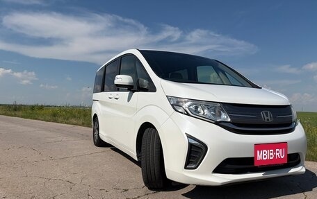 Honda Stepwgn IV, 2016 год, 1 750 000 рублей, 2 фотография