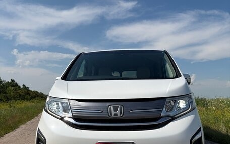 Honda Stepwgn IV, 2016 год, 1 750 000 рублей, 6 фотография