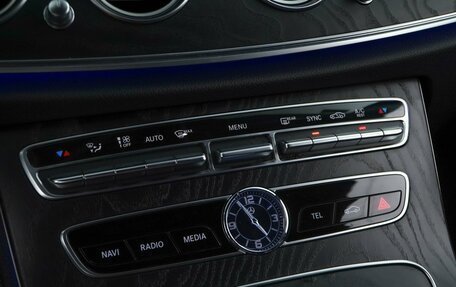 Mercedes-Benz E-Класс, 2018 год, 3 199 077 рублей, 17 фотография