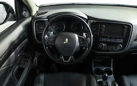 Mitsubishi Outlander III рестайлинг 3, 2016 год, 2 099 000 рублей, 11 фотография