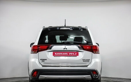 Mitsubishi Outlander III рестайлинг 3, 2016 год, 2 099 000 рублей, 7 фотография