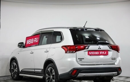 Mitsubishi Outlander III рестайлинг 3, 2016 год, 2 099 000 рублей, 6 фотография