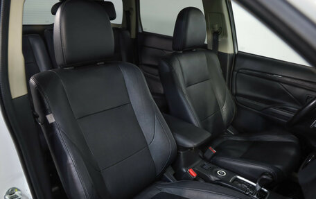 Mitsubishi Outlander III рестайлинг 3, 2016 год, 2 099 000 рублей, 24 фотография