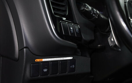 Mitsubishi Outlander III рестайлинг 3, 2016 год, 2 099 000 рублей, 21 фотография