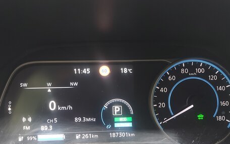 Nissan Leaf II, 2018 год, 1 550 000 рублей, 9 фотография