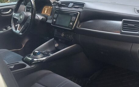 Nissan Leaf II, 2018 год, 1 550 000 рублей, 7 фотография