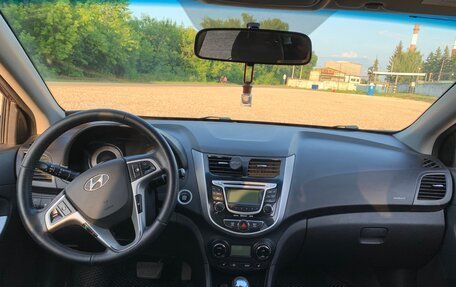 Hyundai Solaris II рестайлинг, 2011 год, 750 000 рублей, 5 фотография