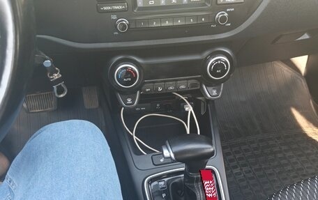 KIA Rio IV, 2018 год, 1 300 000 рублей, 5 фотография