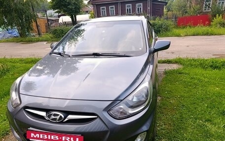 Hyundai Solaris II рестайлинг, 2013 год, 600 000 рублей, 2 фотография