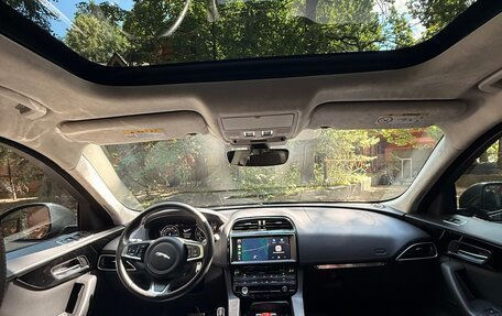 Jaguar F-Pace, 2018 год, 3 190 000 рублей, 14 фотография