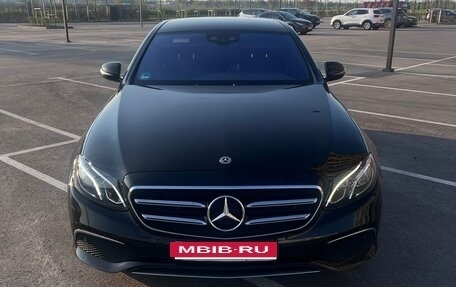 Mercedes-Benz E-Класс, 2019 год, 3 500 000 рублей, 4 фотография