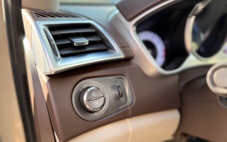 Cadillac SRX II рестайлинг, 2012 год, 1 350 000 рублей, 12 фотография