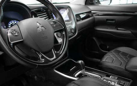 Mitsubishi Outlander III рестайлинг 3, 2018 год, 2 150 000 рублей, 8 фотография