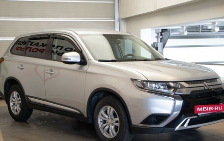Mitsubishi Outlander III рестайлинг 3, 2018 год, 2 150 000 рублей, 3 фотография
